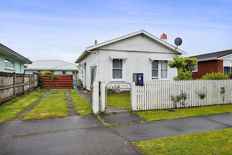 Photo of property in 17 Milmoe Street, Hawera, 4610