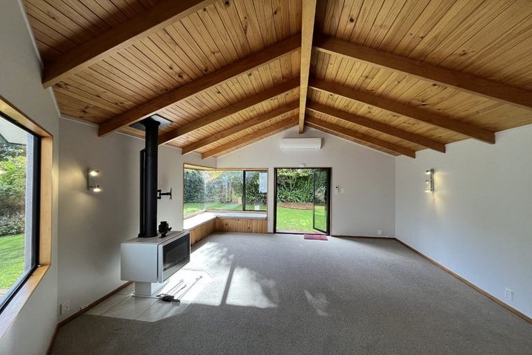 Photo of property in 6 Bushview Place, Upper Vogeltown, New Plymouth, 4310