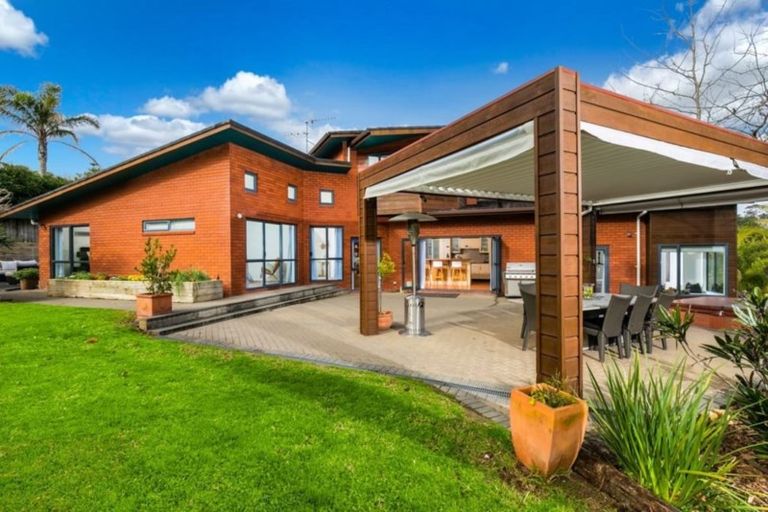 Photo of property in 28 Oakford Park Crescent, Greenhithe, Auckland, 0632