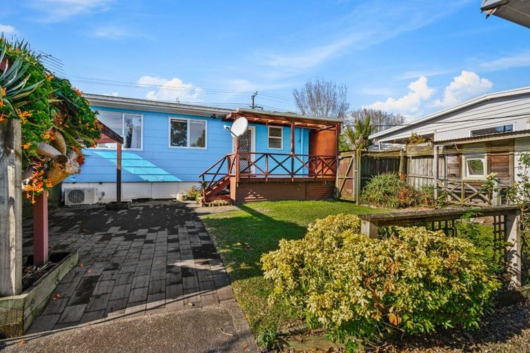 Photo of property in 1/12 Cresta Avenue, Beach Haven, Auckland, 0626