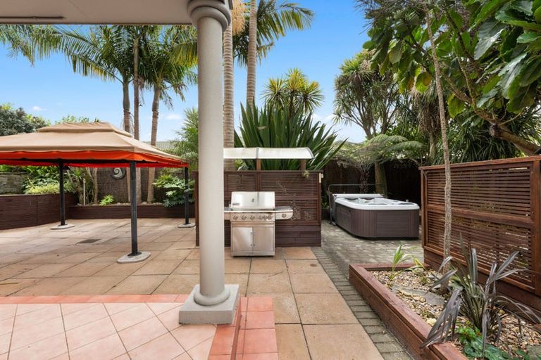 Photo of property in 26 Gunner Drive, Te Atatu Peninsula, Auckland, 0610