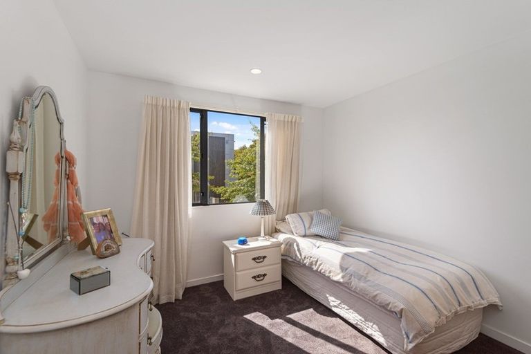 Photo of property in 1 Oakford Close, Riccarton, Christchurch, 8011