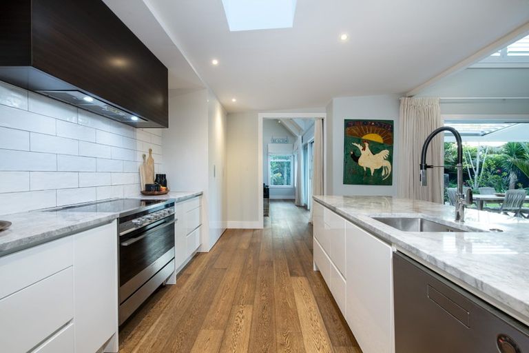 Photo of property in 6 Tiri Road, Milford, Auckland, 0620