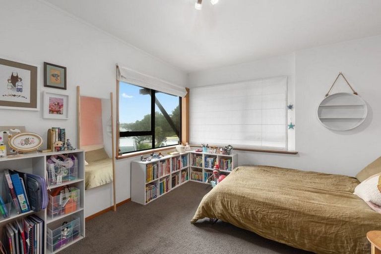 Photo of property in 1/18 The Esplanade, Castor Bay, Auckland, 0620