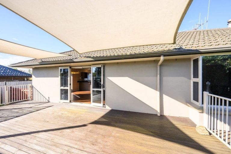 Photo of property in 27 Johnstone Drive, Fitzherbert, Palmerston North, 4410
