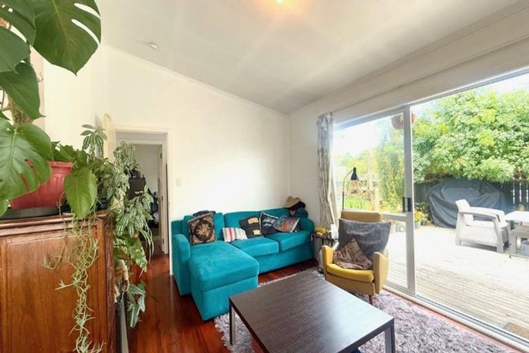 Photo of property in 1/41 Aeroview Drive, Beach Haven, Auckland, 0626