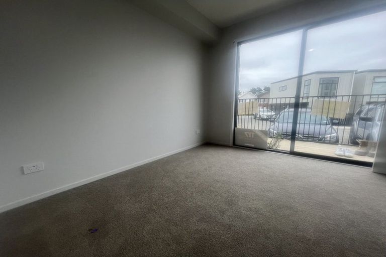Photo of property in 2 Mikoikoi Crescent, Mangere Bridge, Auckland, 2022