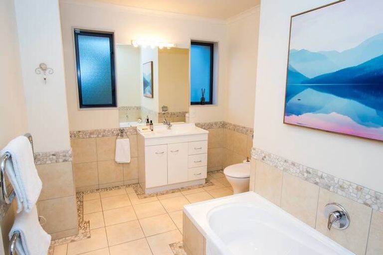 Photo of property in 350 Horokiwi Road, Horokiwi, Wellington, 5016