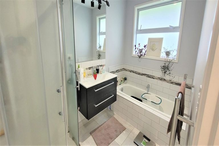 Photo of property in 266 Lakes Boulevard, Pyes Pa, Tauranga, 3112