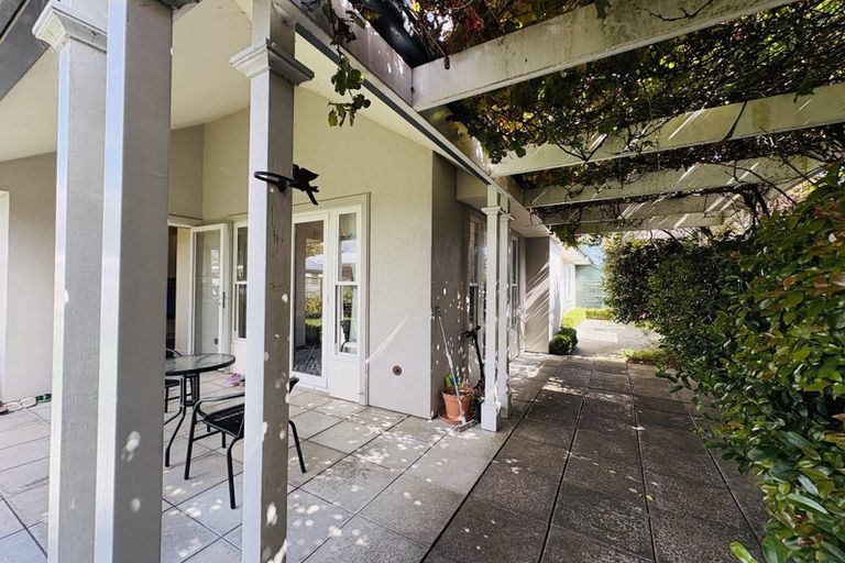 Photo of property in 6 Holly Court, Palmerston North, 4410