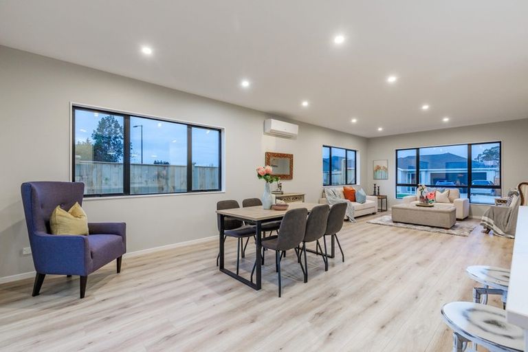 Photo of property in 13 Konoba Avenue, Kumeu, 0810