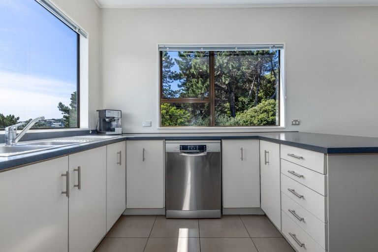 Photo of property in 9 Kinnel Grove, Papakowhai, Porirua, 5024