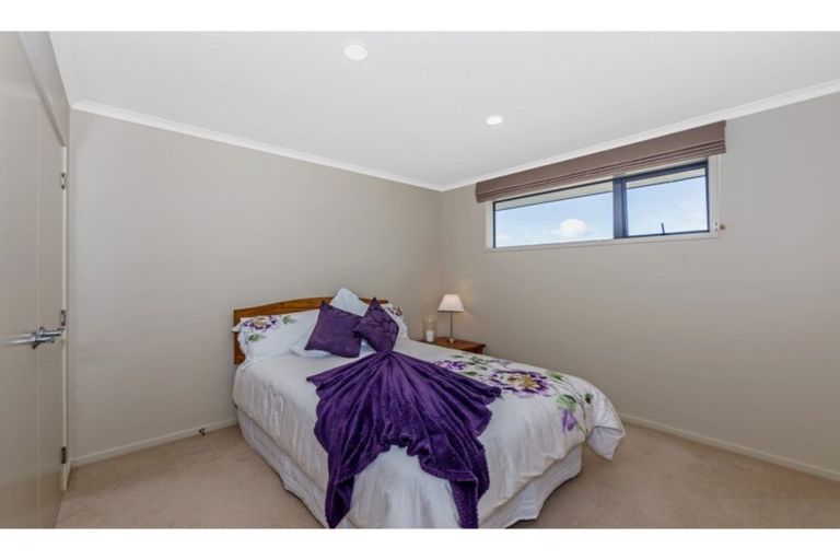 Photo of property in 66 Grovenor Drive, Orewa, 0931