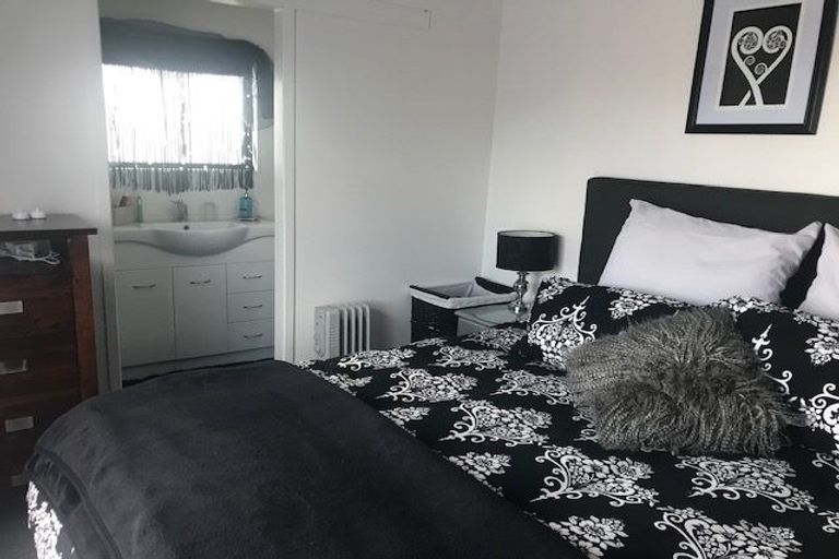 Photo of property in 7 Frosses Place, Massey, Auckland, 0614