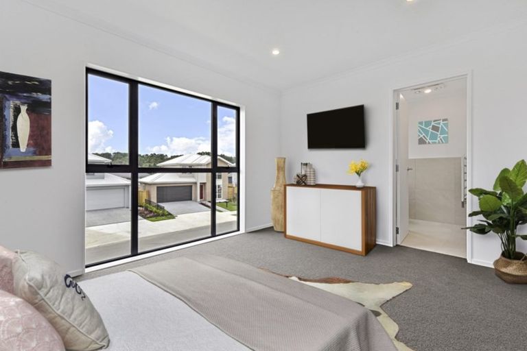 Photo of property in 5 Vincent Mcgrath Crescent, Swanson, Auckland, 0614