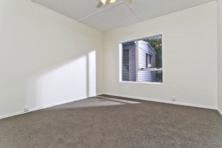 Photo of property in 31 Lanigan Street, Birkdale, Auckland, 0626
