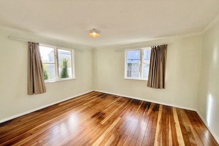 Photo of property in 5 Johnston Grove, Taita, Lower Hutt, 5011