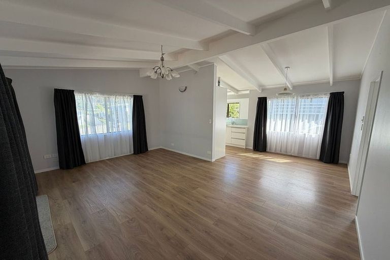 Photo of property in 5 Kearney Place, Massey, Auckland, 0614