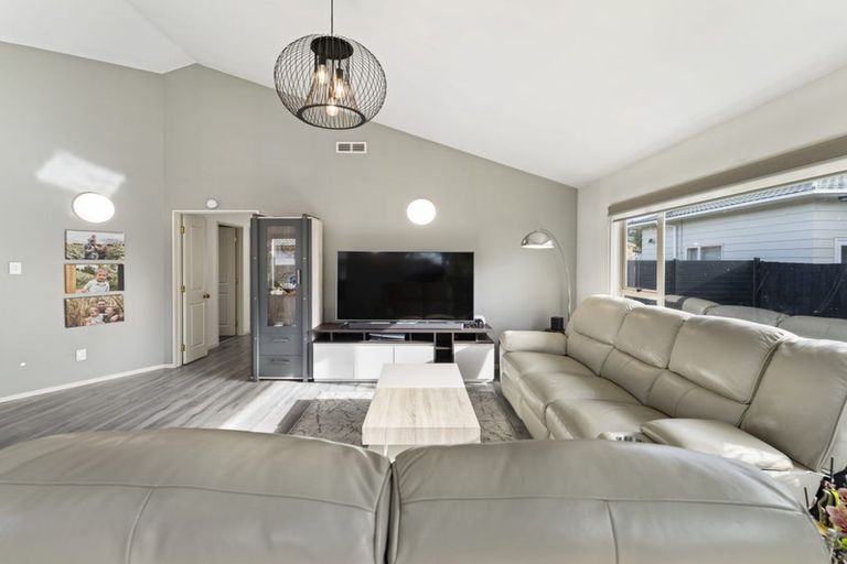 Photo of property in 75 Kamara Road, Glen Eden, Auckland, 0602