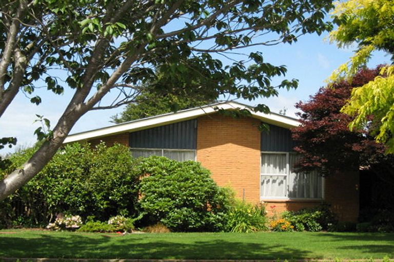 Photo of property in 5 Camberwell Place, Avonhead, Christchurch, 8042