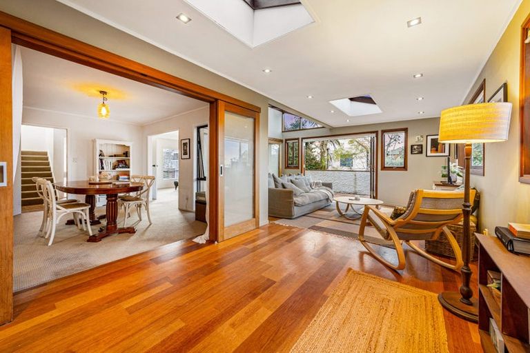 Photo of property in 2/10e Penning Road, Castor Bay, Auckland, 0620