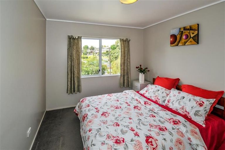 Photo of property in 1/20 Hogans Road, Glenfield, Auckland, 0629
