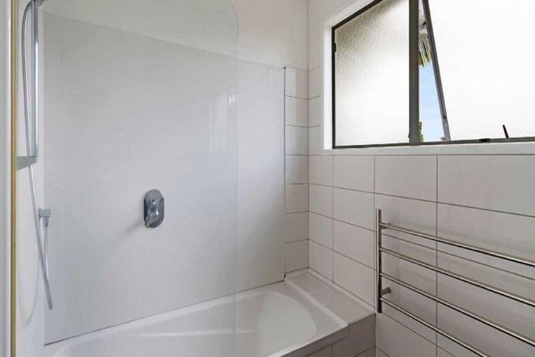 Photo of property in 62 Gallony Avenue, Massey, Auckland, 0614