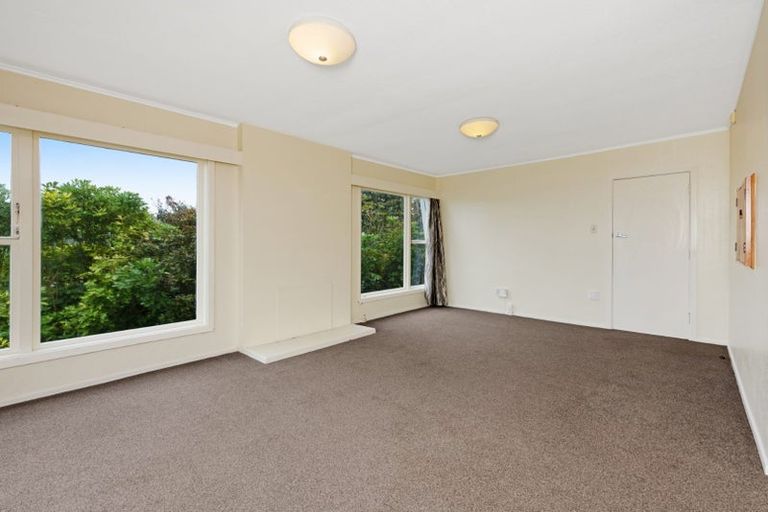 Photo of property in 46 Miles Crescent, Newlands, Wellington, 6037