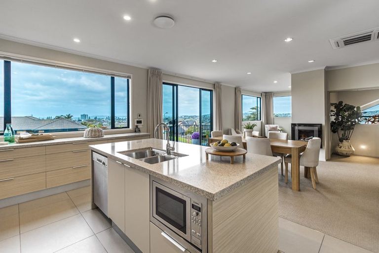 Photo of property in 2 Ashburn Close, Orewa, 0931
