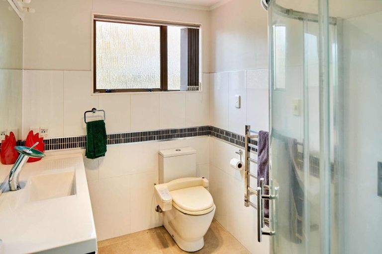 Photo of property in 18 Solander Place, Whitby, Porirua, 5024