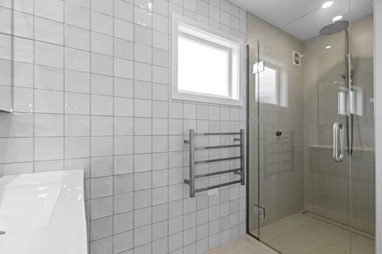 Photo of property in 3b Paton Avenue, Te Atatu South, Auckland, 0610