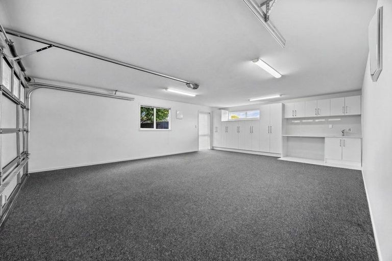 Photo of property in 4b Hilton Close, Fairview Heights, Auckland, 0632