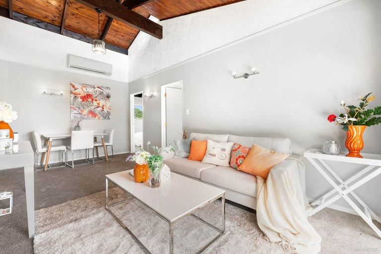 Photo of property in 3/23 Craigbank Avenue, New Lynn, Auckland, 0600