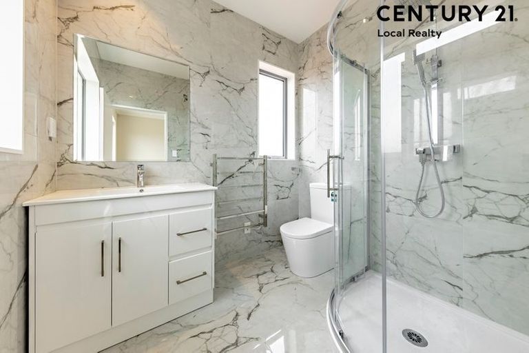 Photo of property in 1 Huahua Crescent, Papakura, 2110