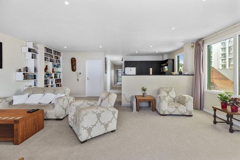 Photo of property in Royal Regal Apartments, 50u2 Cambridge Terrace, Te Aro, Wellington, 6011