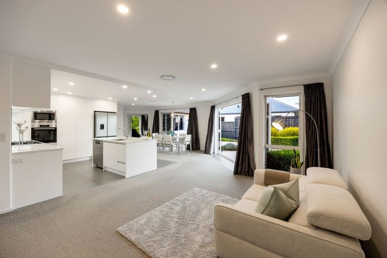 Photo of property in 51 Saint James Drive, Huntington, Hamilton, 3210