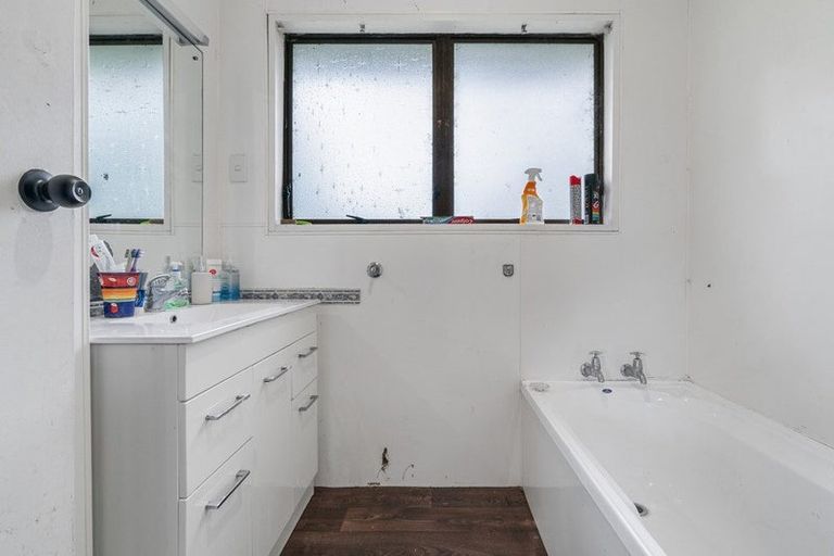 Photo of property in 96 Kayes Road, Pukekohe, 2120