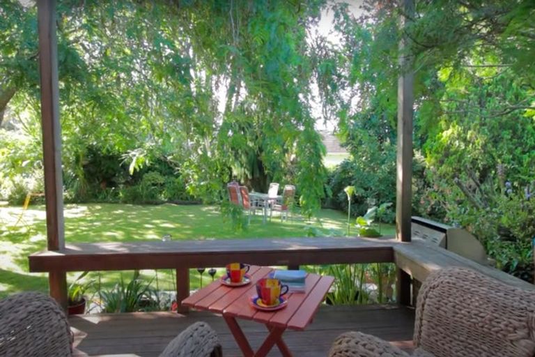 Photo of property in 100 Roberts Road, Te Atatu South, Auckland, 0610