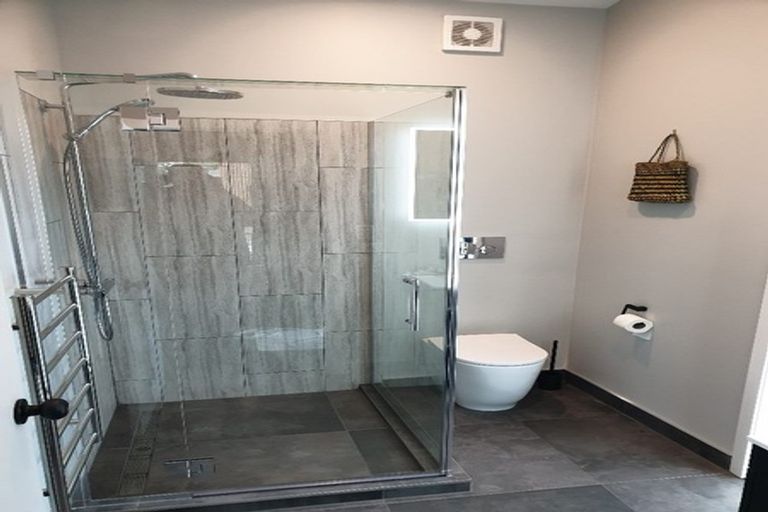 Photo of property in 20 De Val Drive, Titirangi, Auckland, 0604