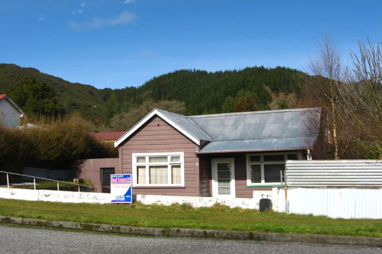 Photo of property in 39 Shiel Street, Reefton, 7830