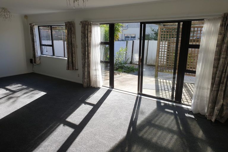 Photo of property in 2/8 Mayville Avenue, New Lynn, Auckland, 0600