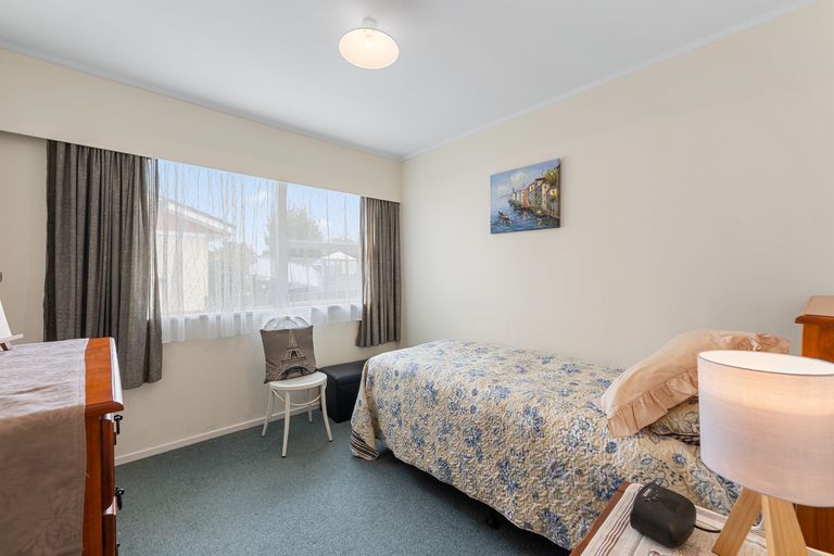 Photo of property in 2/5 Grove Road, Papakura, 2110