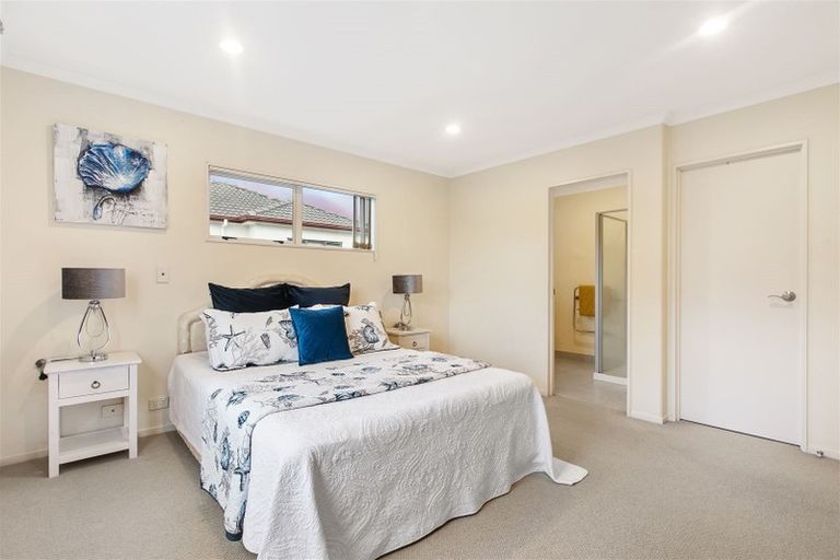 Photo of property in 16 Coachman Drive, Flat Bush, Auckland, 2016