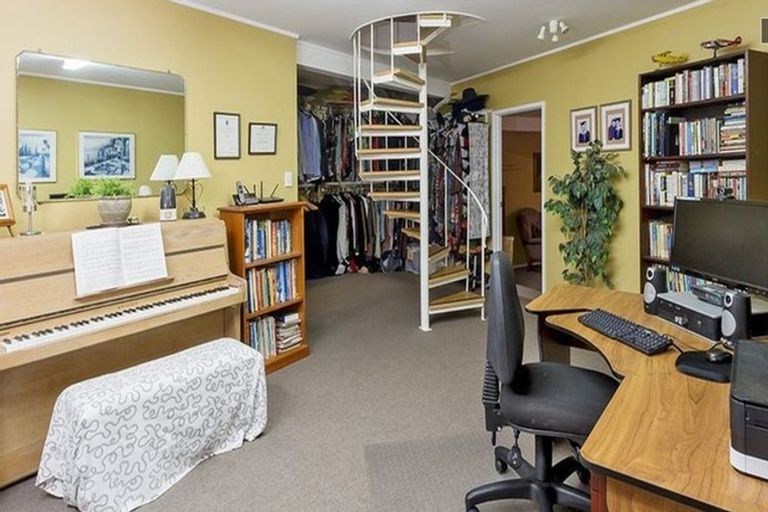 Photo of property in 8 Megan Avenue, Pakuranga Heights, Auckland, 2010