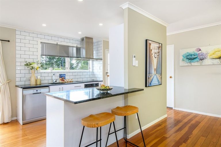 Photo of property in 44 Fitzwater Place, Henderson, Auckland, 0612