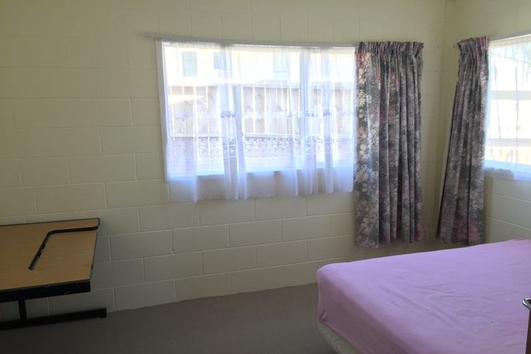 Photo of property in 44 Kaikoura Street, Henderson, Auckland, 0612