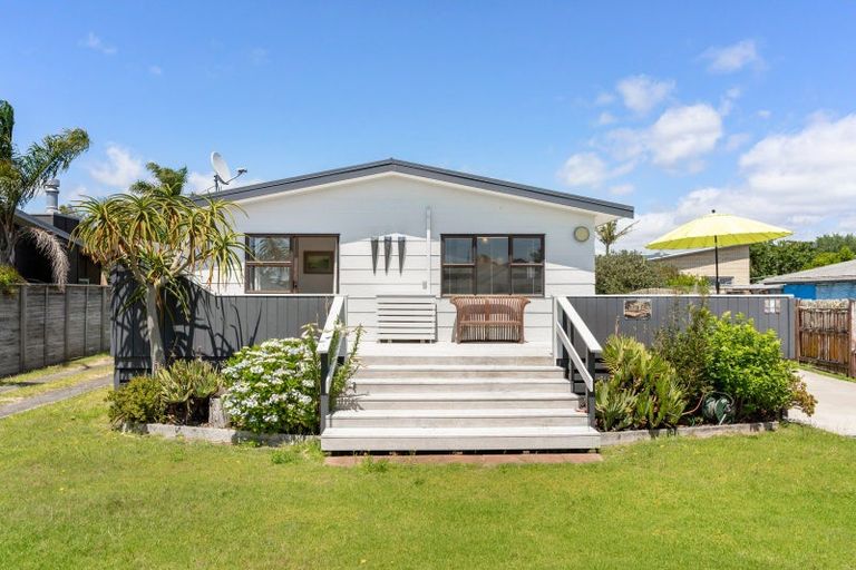Photo of property in 207 Kiwi Road, Whangamata, 3620