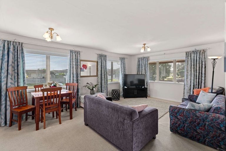 Photo of property in 22 Norfolk Rise, Waiuku, 2123
