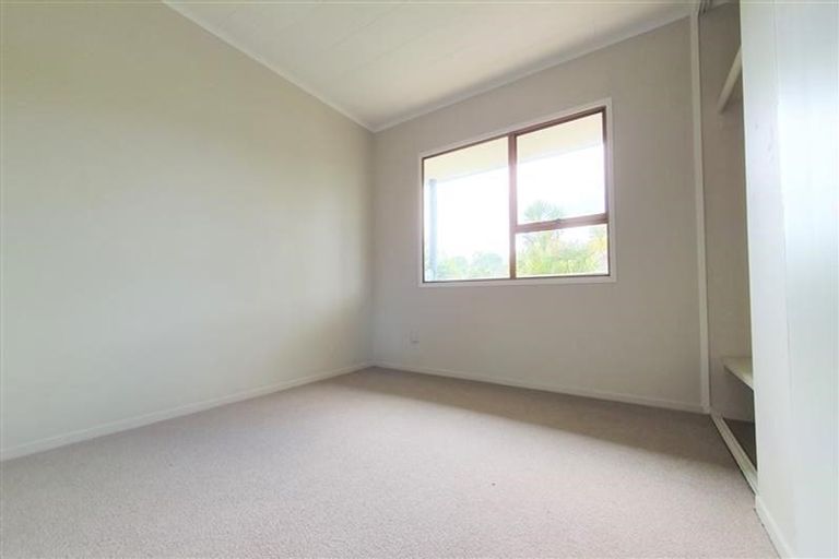 Photo of property in 72 Seaview Road, Glenfield, Auckland, 0629