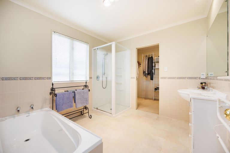 Photo of property in 144 Pacific Drive, Fitzherbert, Palmerston North, 4410